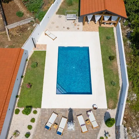 Traditional Comfort Casa Natura With 36m2 Pool